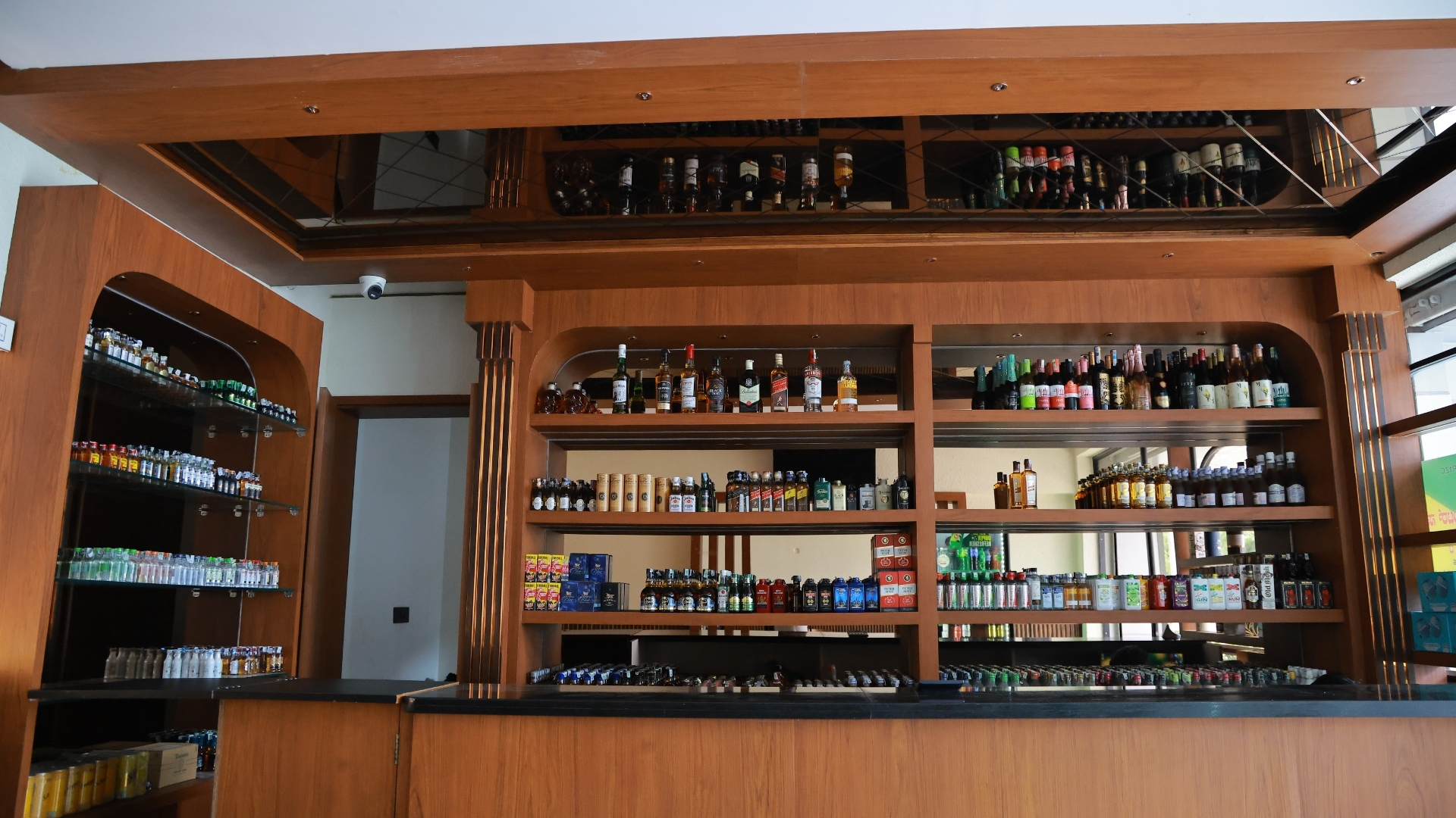 Mungaru Bar Ambience